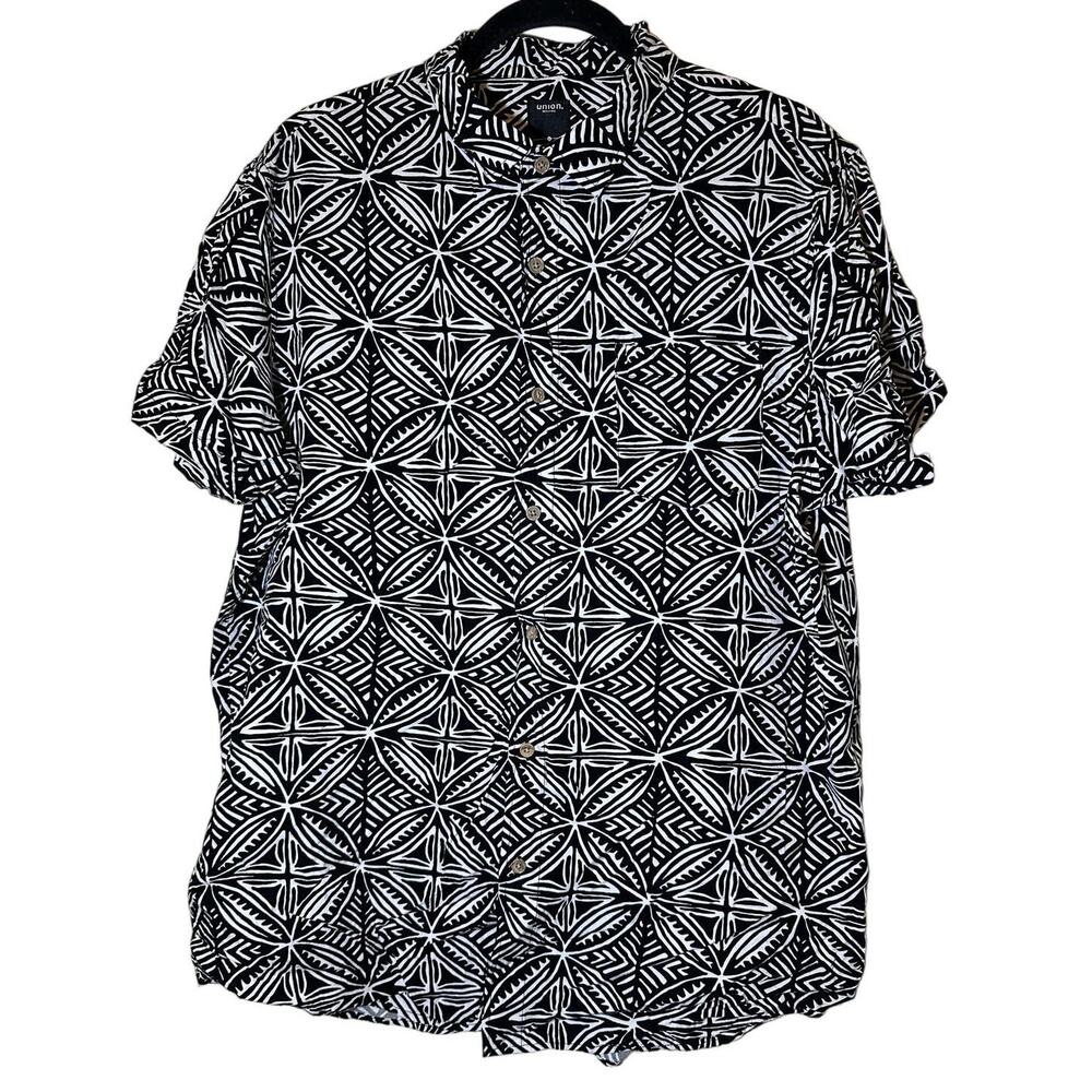 Union Men's Short Sleeve Geometric Button Front Size XL